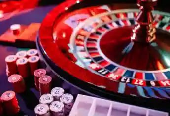 Bàn live casino phát trực tiếp trên 1686s với dealer chuyên nghiệp